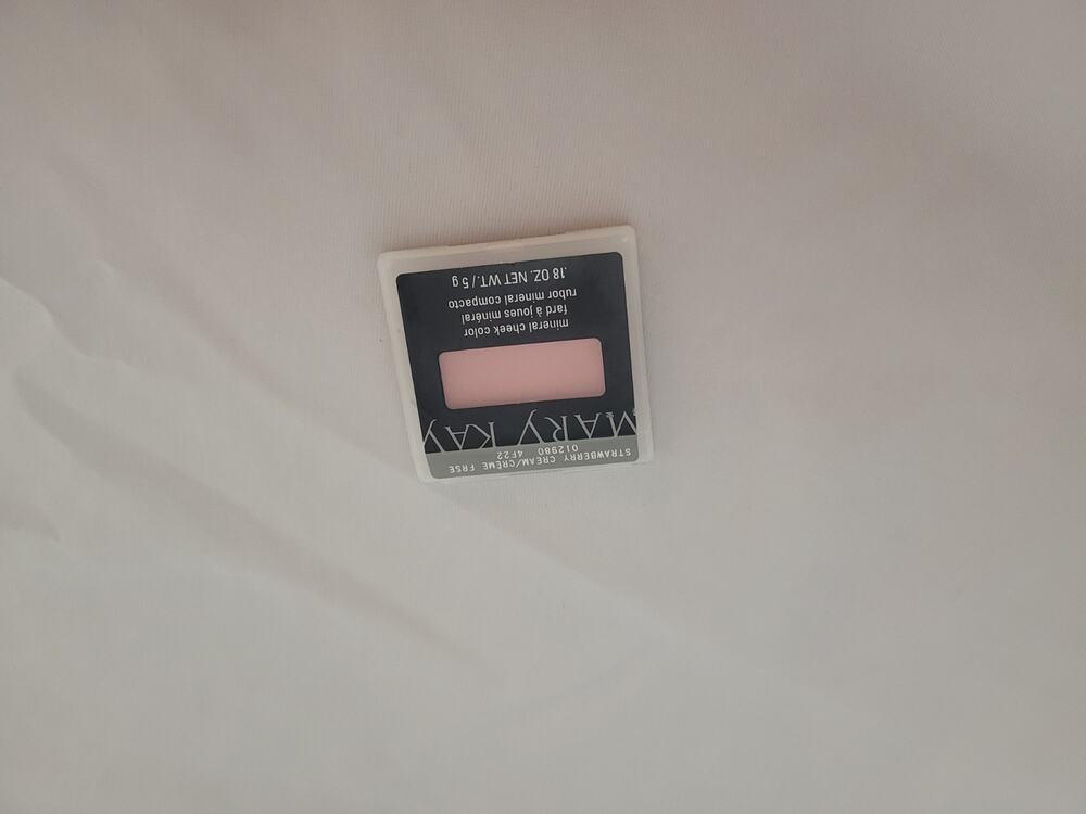 MARY KAY MINERAL CHEEK COLOR STRAWBERRY CREAM  DISCONTINUED NEW